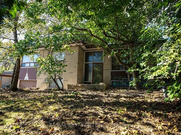39 McManus Rd, Toronto, ON M9P 2J9
