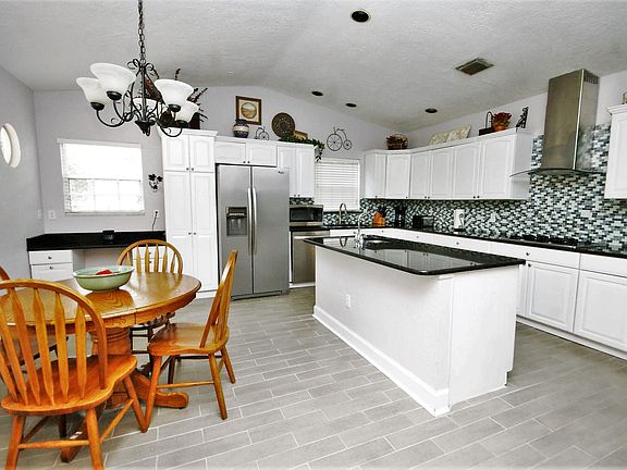 4th image of 207 S Summerlin Ave