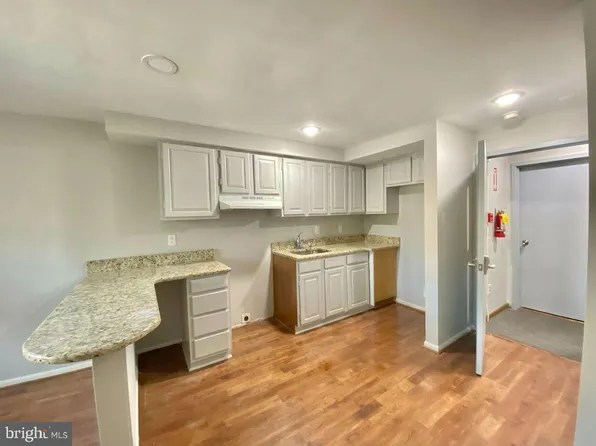 713 Walnut St APT 3F, Philadelphia, PA 19106