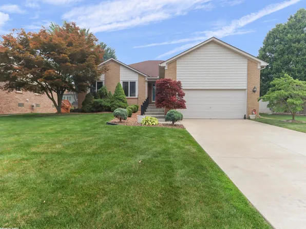 39328 Rivercrest Ave, Harrison Township, MI 48045