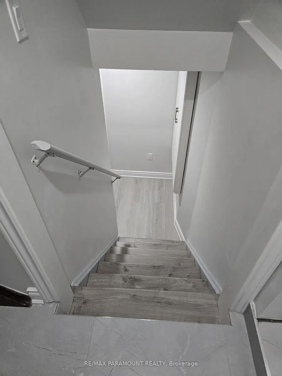 Building Photo - 81 Leadenhall Rd #BASEMENT