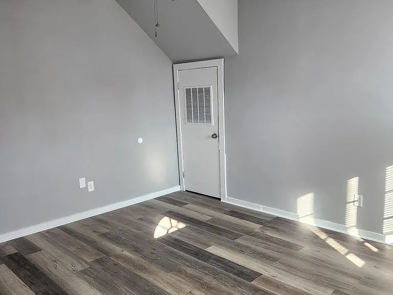 1131 Hawk St — Photo 7