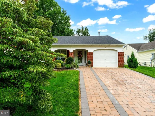 23 Buxton Ct, Southampton, NJ 08088