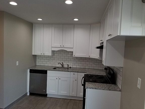 2nd image of 2592 La Rosa Dr