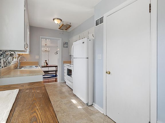 5th image of 604 Highland Ave