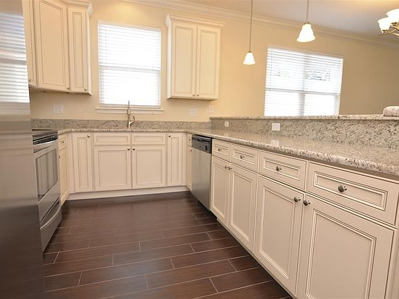 3rd image of 2425 E Pine St #6327080