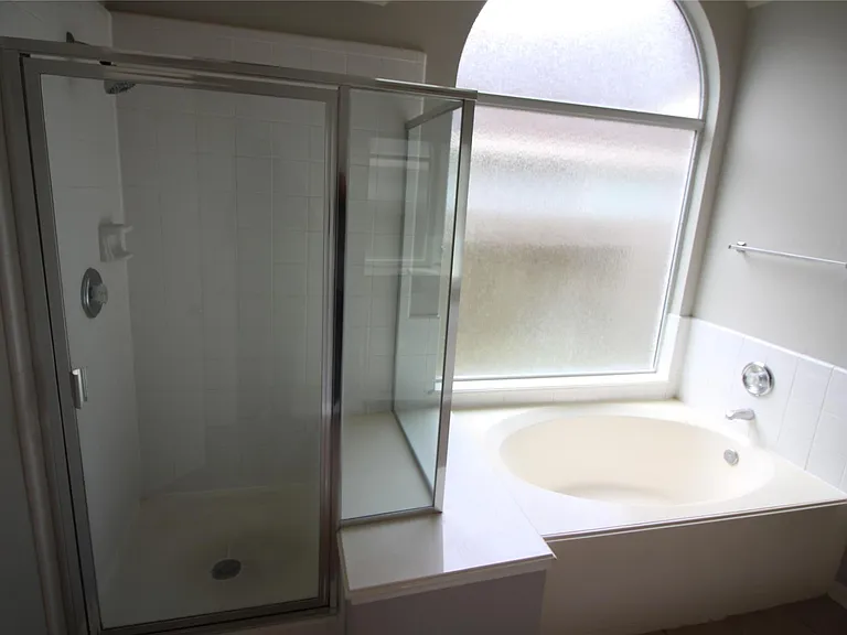 1011 Lexington Green Dr — Photo 20