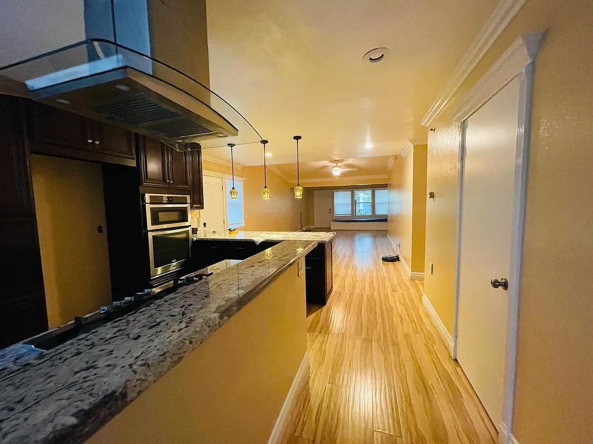 Building Photo - 217 Tamarisk St