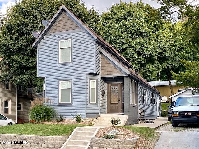 1st image of 806 Prospect Ave NE