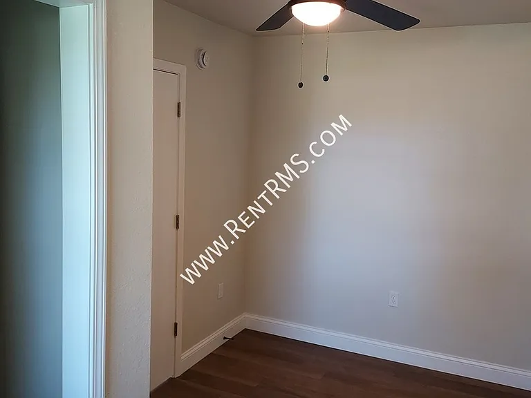 904 SW 33rd St — Photo 10
