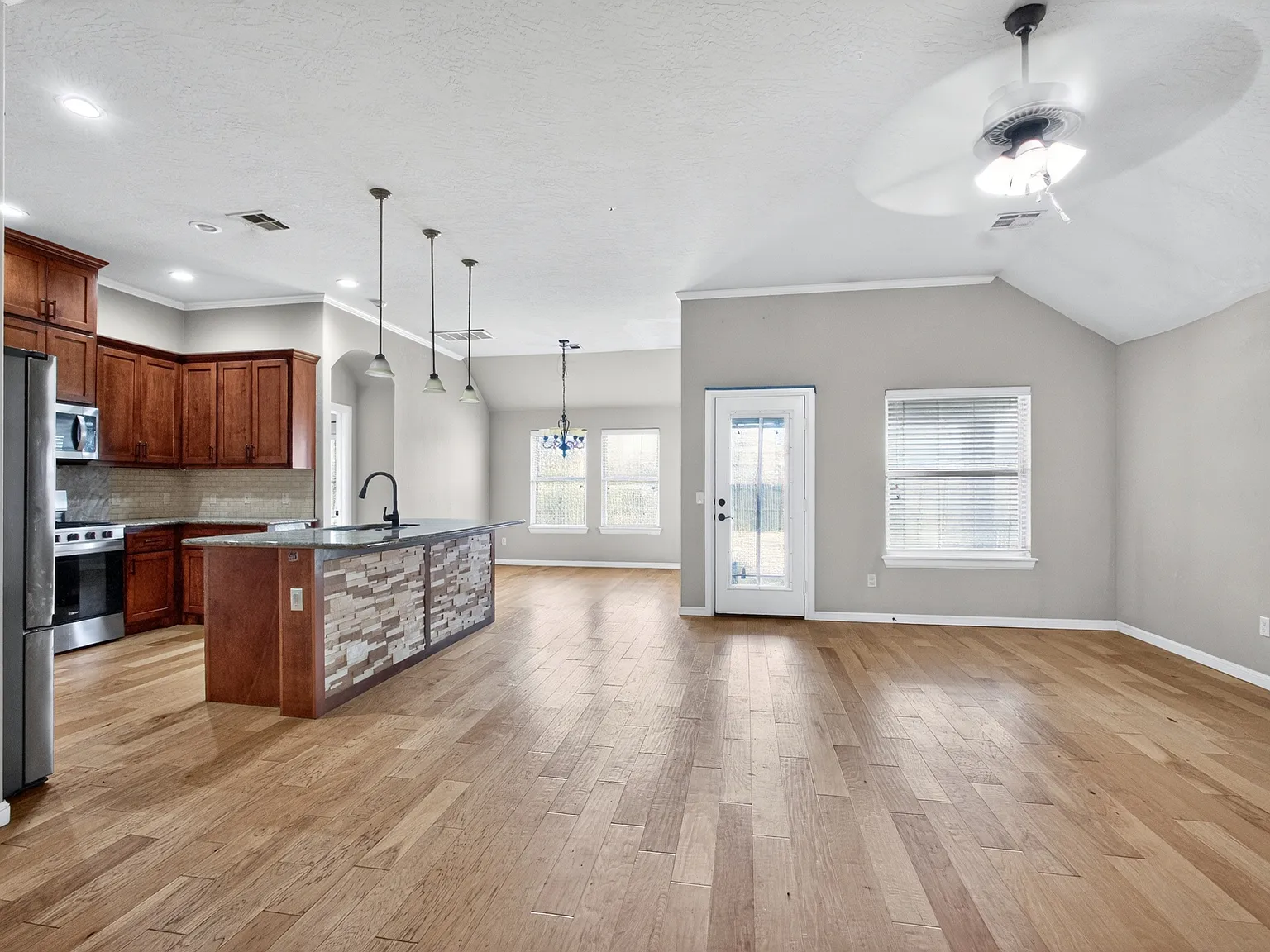 3 bed, 1751 sqft, $2,000 — Photo 3