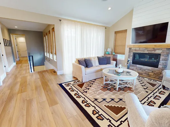7047 W Swansea Dr, South Jordan, UT 84009