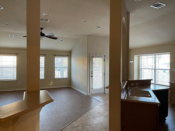4th image of 1600 Hill Country Dr