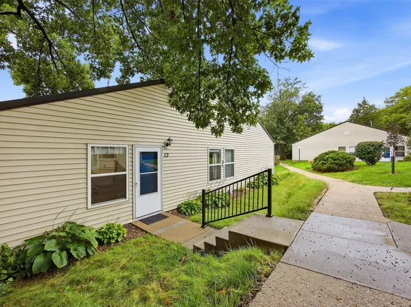 1220 Village Rd APT 12, Iowa City, IA 52240