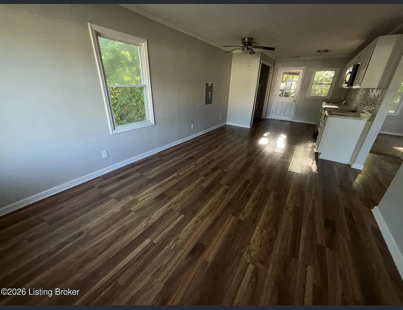 2 bed, 693 sqft, $1,300 — Photo 1