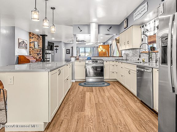 4th image of 134 4th St