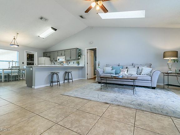 5th image of 12771 Autumn Springs Ct N