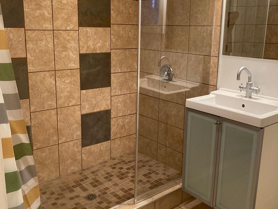 2nd image of 2925 W Lyndale St #G