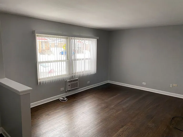 8706 S Troy Ave #2D — Photo 9