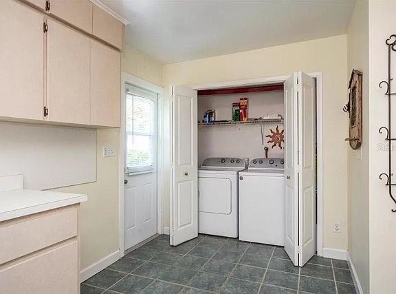 5th image of 1414 Oakley St