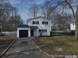 7 Southaven Ave, Mastic, NY 11950