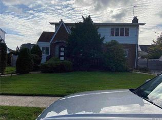 57 Arkansas Dr, Valley Stream, NY 11580