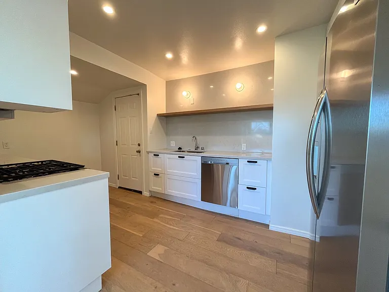 2202 S Bronson Ave — Photo 9