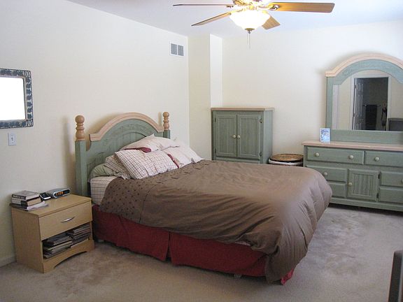4th image of 9924 Leverne Ave