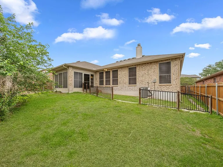 141 Springtree Gate — Photo 33