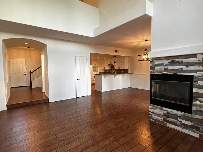 1888 Matin Cir — Photo 16