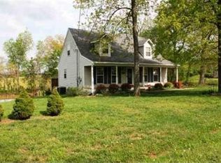 390 Rolling Hills Rd, Vine Grove, KY 40175