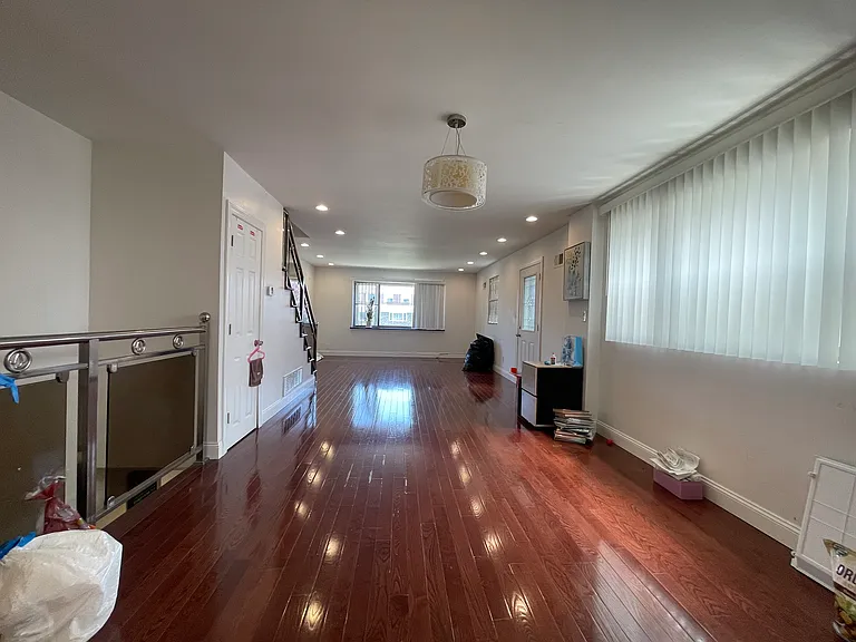 2820 Guilford St — Photo 2