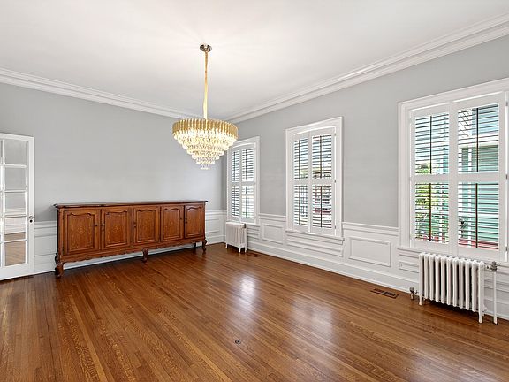 4th image of 1313 College Pl