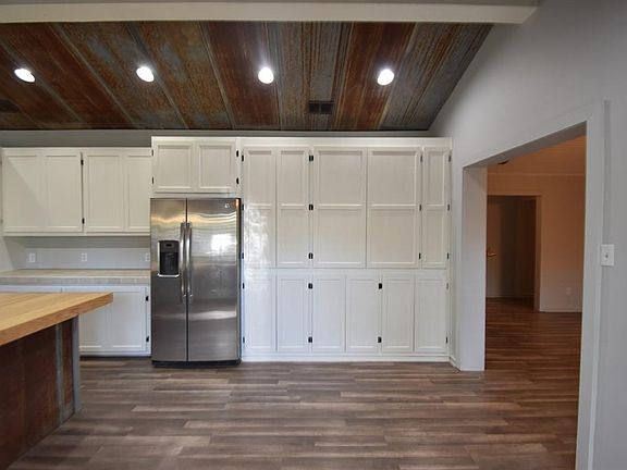 5th image of 300 Rosebud Dr