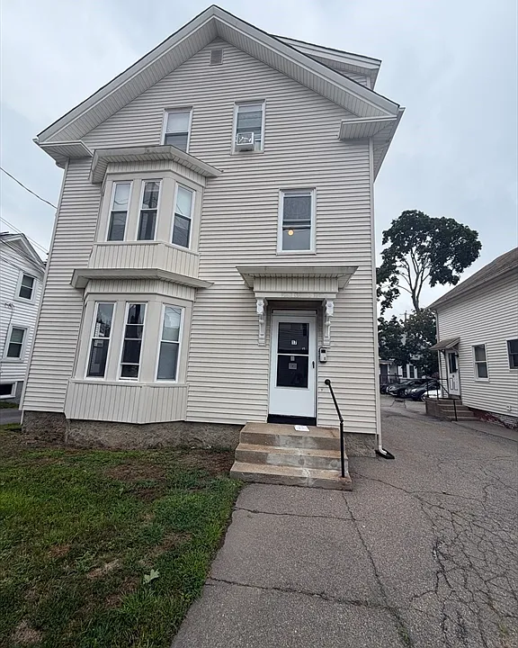 17 Richards Ave #1