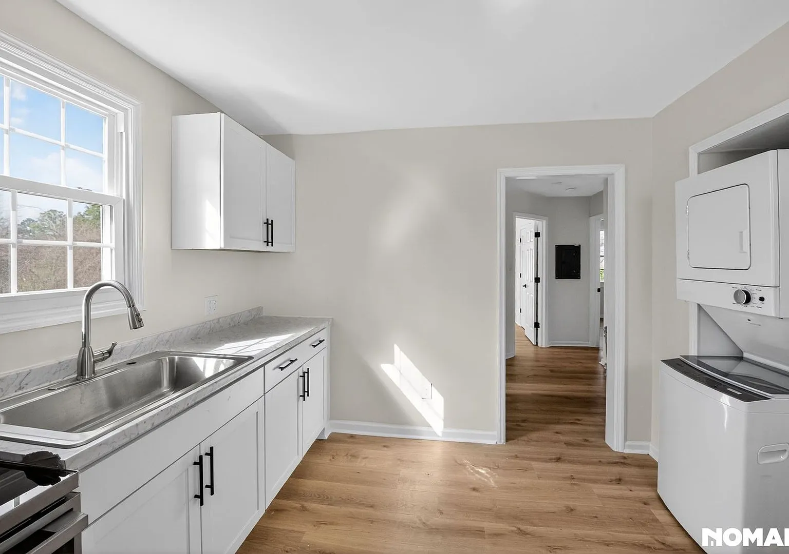 Charming Duplex 2BR + Upstairs 1BR Studio — Photo 4