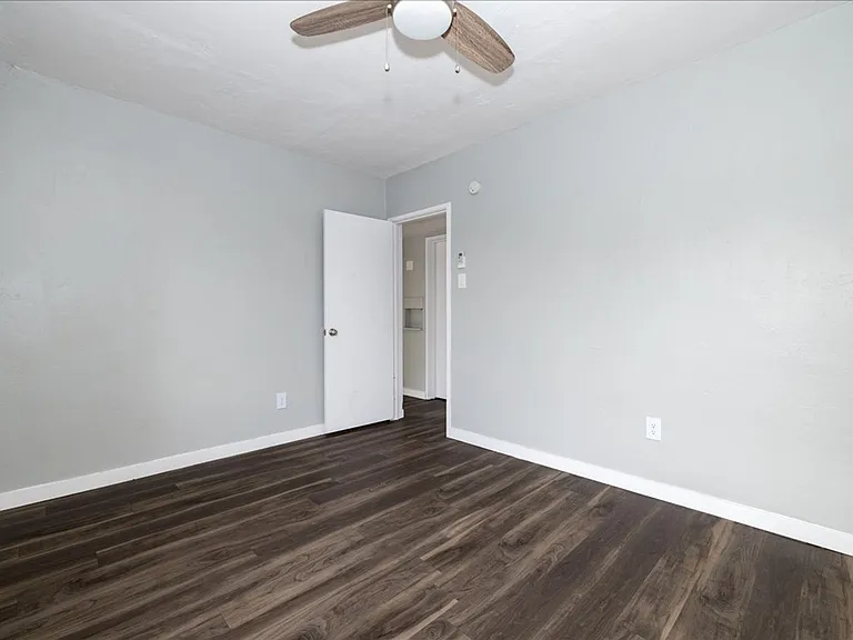 2132 N Forgeus Ave #C — Photo 10