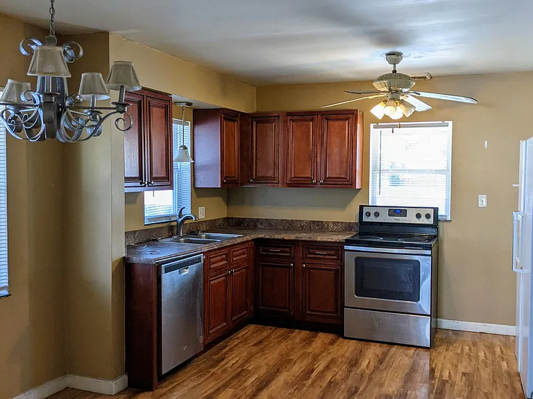 543 Woodbury Ave — Photo 7
