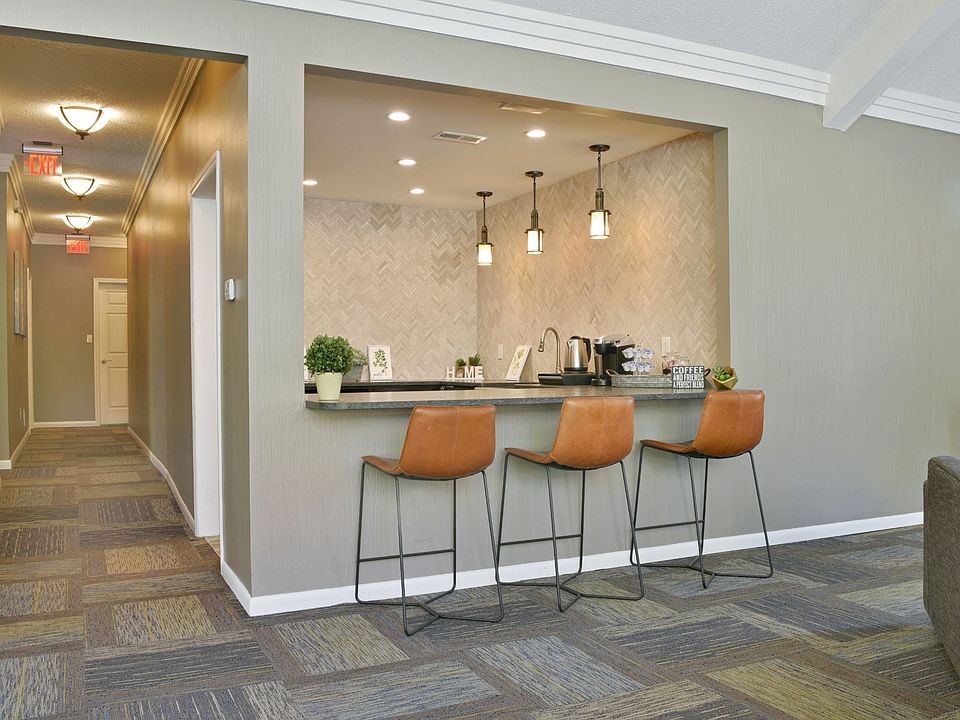 Clubhouse Breakfast Bar
