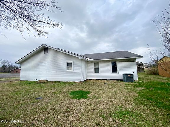 5th image of 1048 Barnes Rd