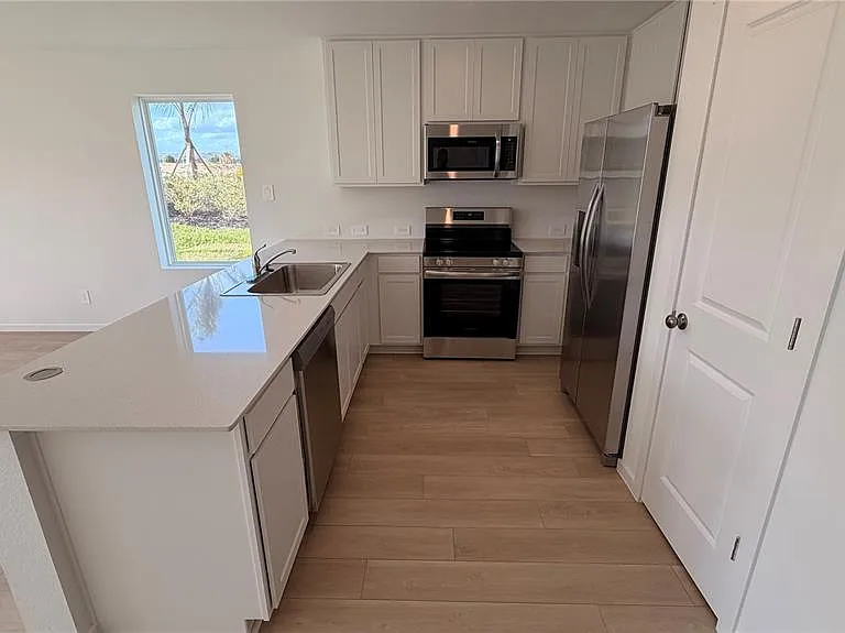 806 Lynx St — Photo 11