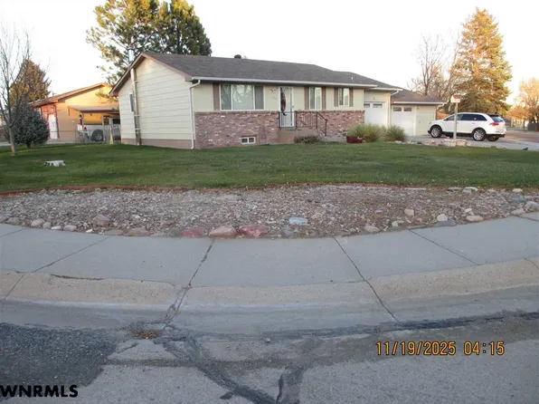 1880 Bonanza St, Gering, NE 69341
