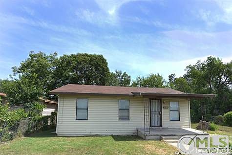 1st image of 419 W Lubbock St