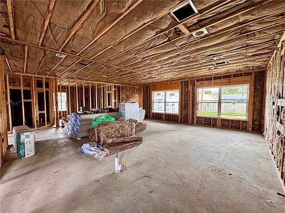 5th image of 10 Bernice Dr