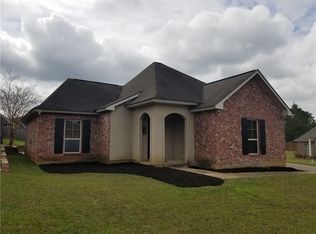 390 Crossover Dr, Pineville, LA 71360