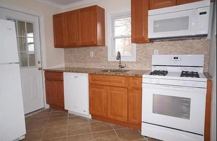 412 Roanoke Street — Photo 3