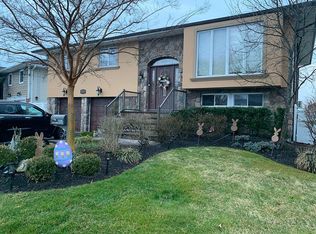 2536 Aron Dr S, Seaford, NY 11783