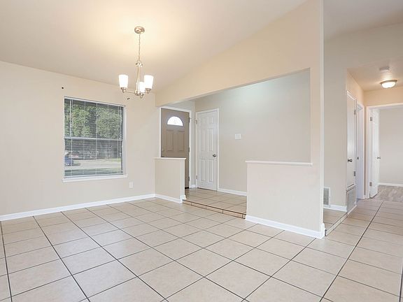 4th image of 8226 Creekline Dr