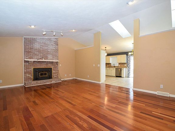 3rd image of 246 Pinehurst Dr