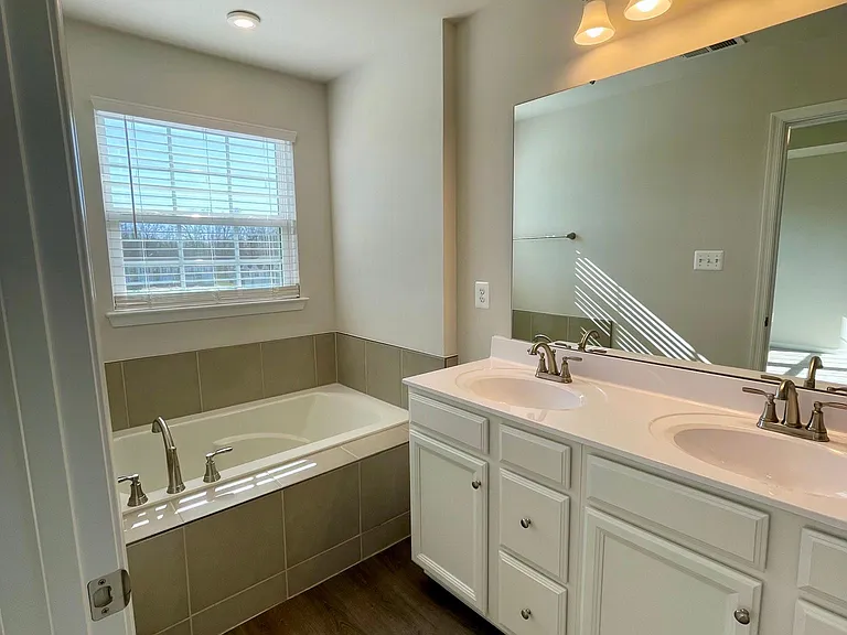 135 Dripping Spring Dr — Photo 18